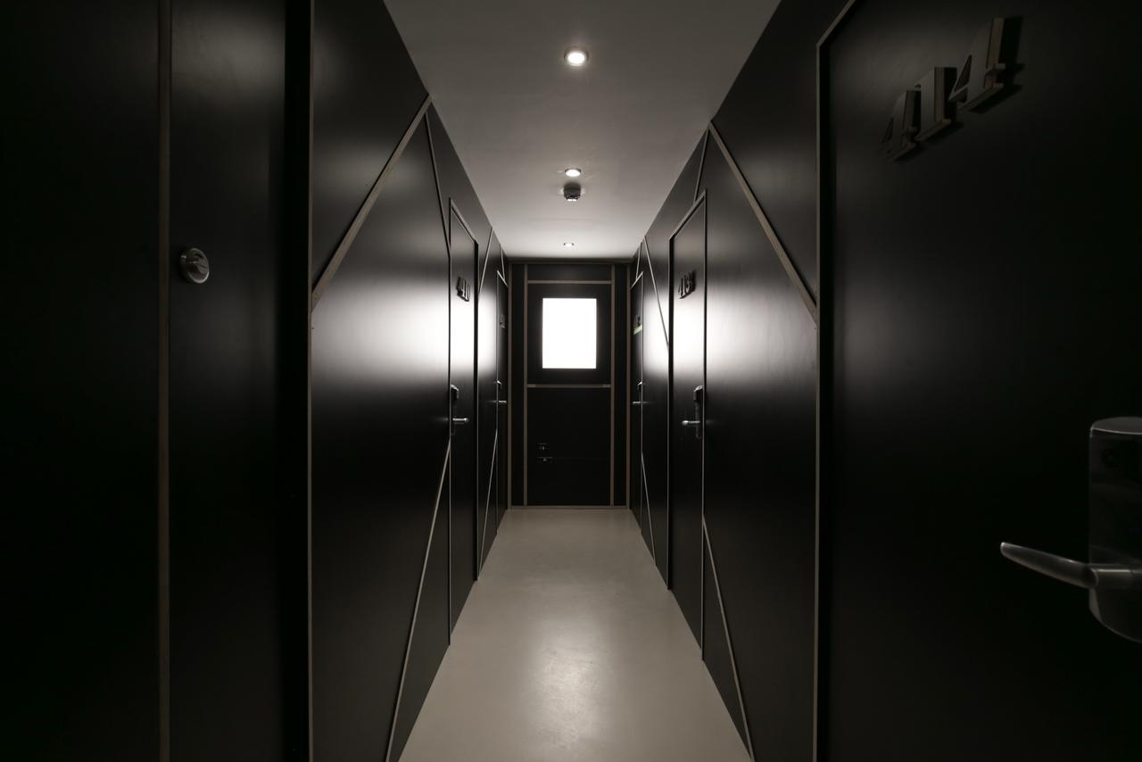 Petite Chambre Simple avec Salle de Bains Commune